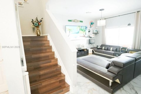 Casa en venta en Homestead, Florida, 5 dormitorios, 263.38 m2 № 1990361 - foto 25