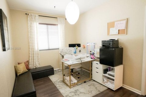 Casa en venta en Homestead, Florida, 5 dormitorios, 263.38 m2 № 1990361 - foto 24