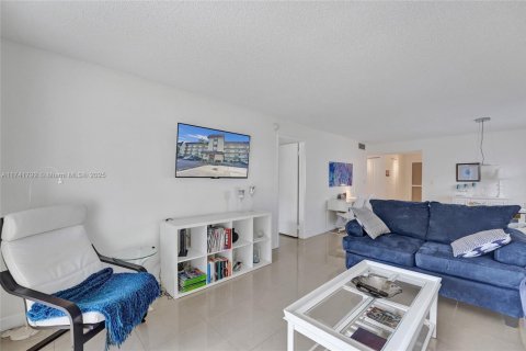 Copropriété à vendre à Lauderhill, Floride: 2 chambres, 101.45 m2 № 1936619 - photo 29