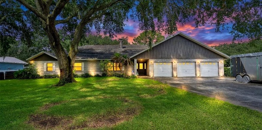 Villa ou maison à Kathleen, Floride 3 chambres, 235.6 m2 № 2147665