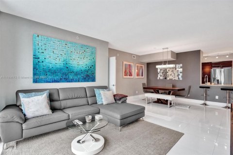 Condominio en venta en Miami, Florida, 2 dormitorios, 113.99 m2 № 1698456 - foto 4