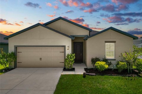 Casa en venta en Lakeland, Florida, 5 dormitorios, 179.95 m2 № 1852851 - foto 1