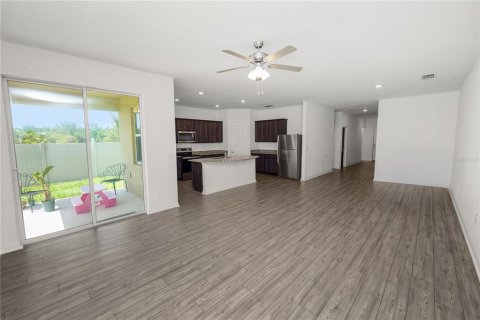 Casa en venta en Lakeland, Florida, 5 dormitorios, 179.95 m2 № 1852851 - foto 2
