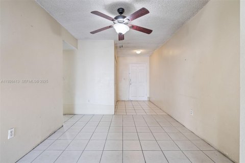 Copropriété à vendre à Miami, Floride: 1 chambre, 106.74 m2 № 1986285 - photo 6