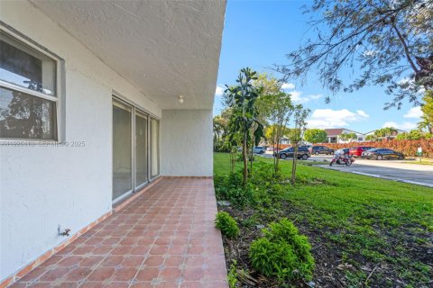 Copropriété à vendre à Miami, Floride: 1 chambre, 106.74 m2 № 1986285 - photo 25