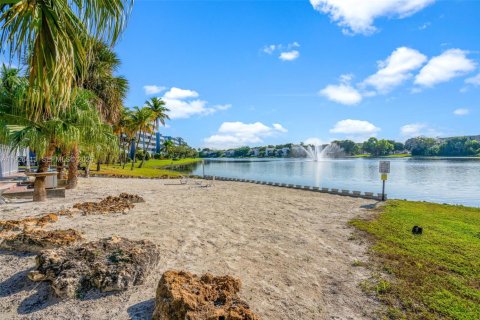 Copropriété à vendre à Miami, Floride: 1 chambre, 106.74 m2 № 1986285 - photo 28