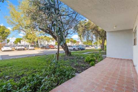 Copropriété à vendre à Miami, Floride: 1 chambre, 106.74 m2 № 1986285 - photo 23