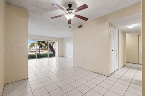 Copropriété à vendre à Miami, Floride: 1 chambre, 106.74 m2 № 1986285 - photo 5