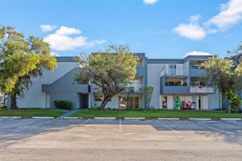 Copropriété à vendre à Miami, Floride: 1 chambre, 106.74 m2 № 1986285 - photo 2