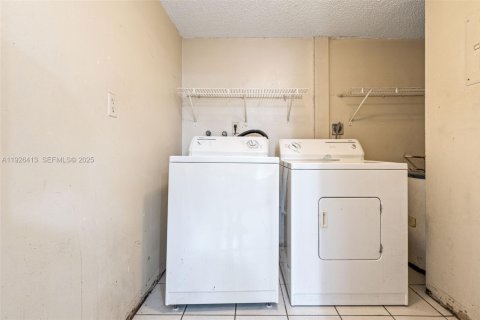 Copropriété à vendre à Miami, Floride: 1 chambre, 106.74 m2 № 1986285 - photo 15