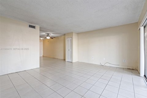 Copropriété à vendre à Miami, Floride: 1 chambre, 106.74 m2 № 1986285 - photo 10