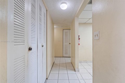 Copropriété à vendre à Miami, Floride: 1 chambre, 106.74 m2 № 1986285 - photo 12