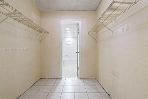 Copropriété à vendre à Miami, Floride: 1 chambre, 106.74 m2 № 1986285 - photo 21