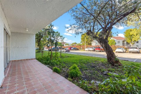 Copropriété à vendre à Miami, Floride: 1 chambre, 106.74 m2 № 1986285 - photo 24