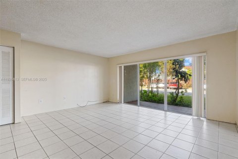 Copropriété à vendre à Miami, Floride: 1 chambre, 106.74 m2 № 1986285 - photo 11