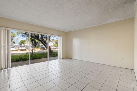 Copropriété à vendre à Miami, Floride: 1 chambre, 106.74 m2 № 1986285 - photo 8
