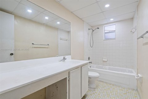 Copropriété à vendre à Miami, Floride: 1 chambre, 106.74 m2 № 1986285 - photo 22