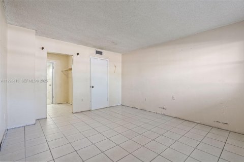 Copropriété à vendre à Miami, Floride: 1 chambre, 106.74 m2 № 1986285 - photo 20