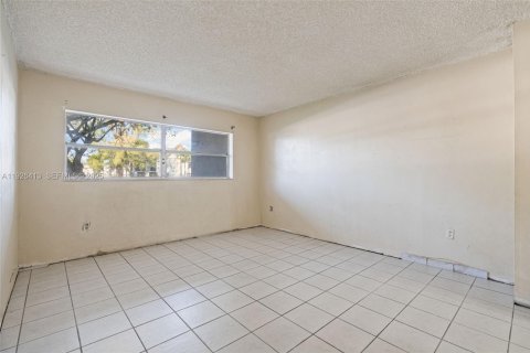 Copropriété à vendre à Miami, Floride: 1 chambre, 106.74 m2 № 1986285 - photo 19