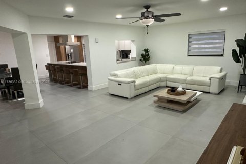 House in Weston, Florida 4 bedrooms, 169.55 sq.m. № 1818022 - photo 6