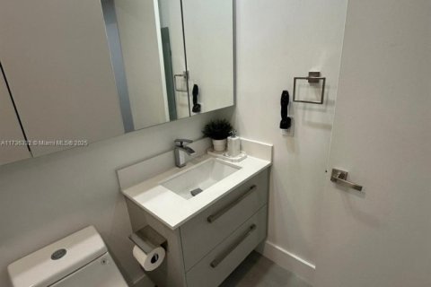 House in Weston, Florida 4 bedrooms, 169.55 sq.m. № 1818022 - photo 23