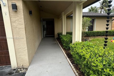 House in Weston, Florida 4 bedrooms, 169.55 sq.m. № 1818022 - photo 3