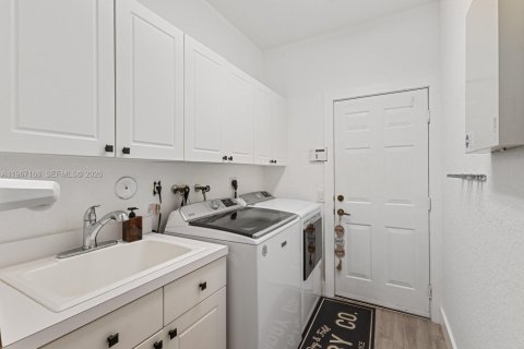 Купить виллу или дом в Уэстон, Флорида 4 спальни, 252.32м2, № 2028474 - фото 6