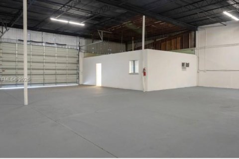 Commercial property in South Daytona, Florida № 2090642 - photo 8