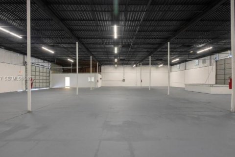 Commercial property in South Daytona, Florida № 2090642 - photo 10