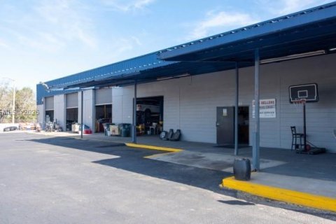 Commercial property in South Daytona, Florida № 2090642 - photo 12