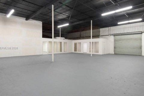 Commercial property in South Daytona, Florida № 2090642 - photo 5