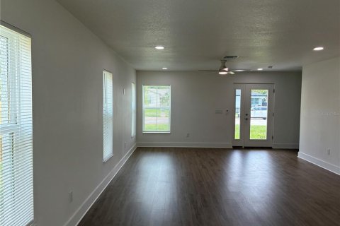 Appartement à louer à Saint Petersburg, Floride: 3 chambres, 126.72 m2 № 1822497 - photo 2