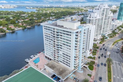 Condo in Miami Beach, Florida, 1 bedroom  № 1929772 - photo 28