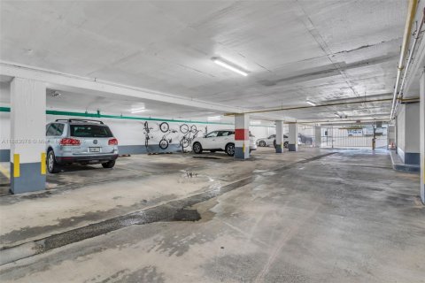 Condo in Miami Beach, Florida, 1 bedroom  № 1929772 - photo 21