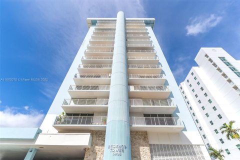 Condo in Miami Beach, Florida, 1 bedroom  № 1929772 - photo 9