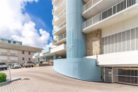 Condo in Miami Beach, Florida, 1 bedroom  № 1929772 - photo 26