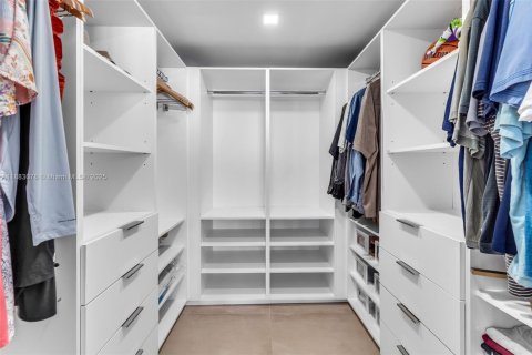 Condo in Miami Beach, Florida, 1 bedroom  № 1929772 - photo 17