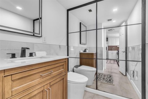 Condo in Miami Beach, Florida, 1 bedroom  № 1929772 - photo 12