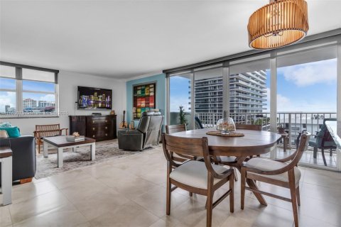Condo in Miami Beach, Florida, 1 bedroom  № 1929772 - photo 7