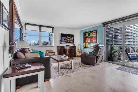 Condo in Miami Beach, Florida, 1 bedroom  № 1929772 - photo 10