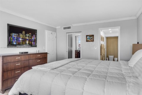 Condo in Miami Beach, Florida, 1 bedroom  № 1929772 - photo 14