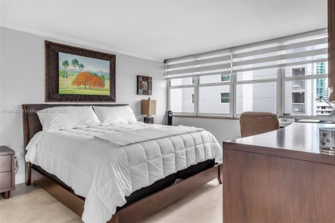 Condo in Miami Beach, Florida, 1 bedroom  № 1929772 - photo 13