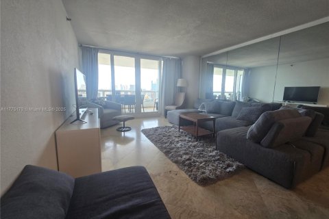 Condo in Miami, Florida, 3 bedrooms  № 1861796 - photo 2