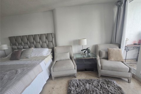 Condo in Miami, Florida, 3 bedrooms  № 1861796 - photo 11