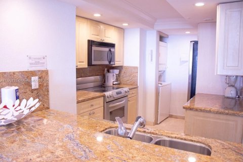 Condo in Miami, Florida, 3 bedrooms  № 1861796 - photo 19
