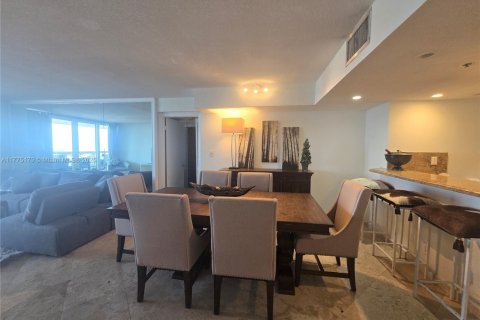 Condo in Miami, Florida, 3 bedrooms  № 1861796 - photo 12