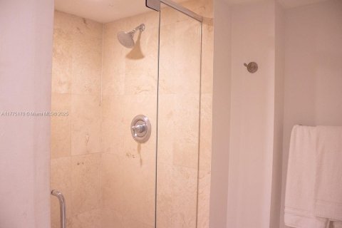 Condo in Miami, Florida, 3 bedrooms  № 1861796 - photo 21