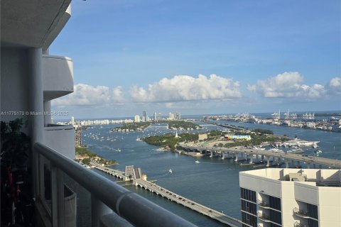 Condo in Miami, Florida, 3 bedrooms  № 1861796 - photo 3