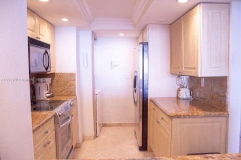 Condo in Miami, Florida, 3 bedrooms  № 1861796 - photo 16