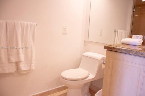 Condo in Miami, Florida, 3 bedrooms  № 1861796 - photo 18